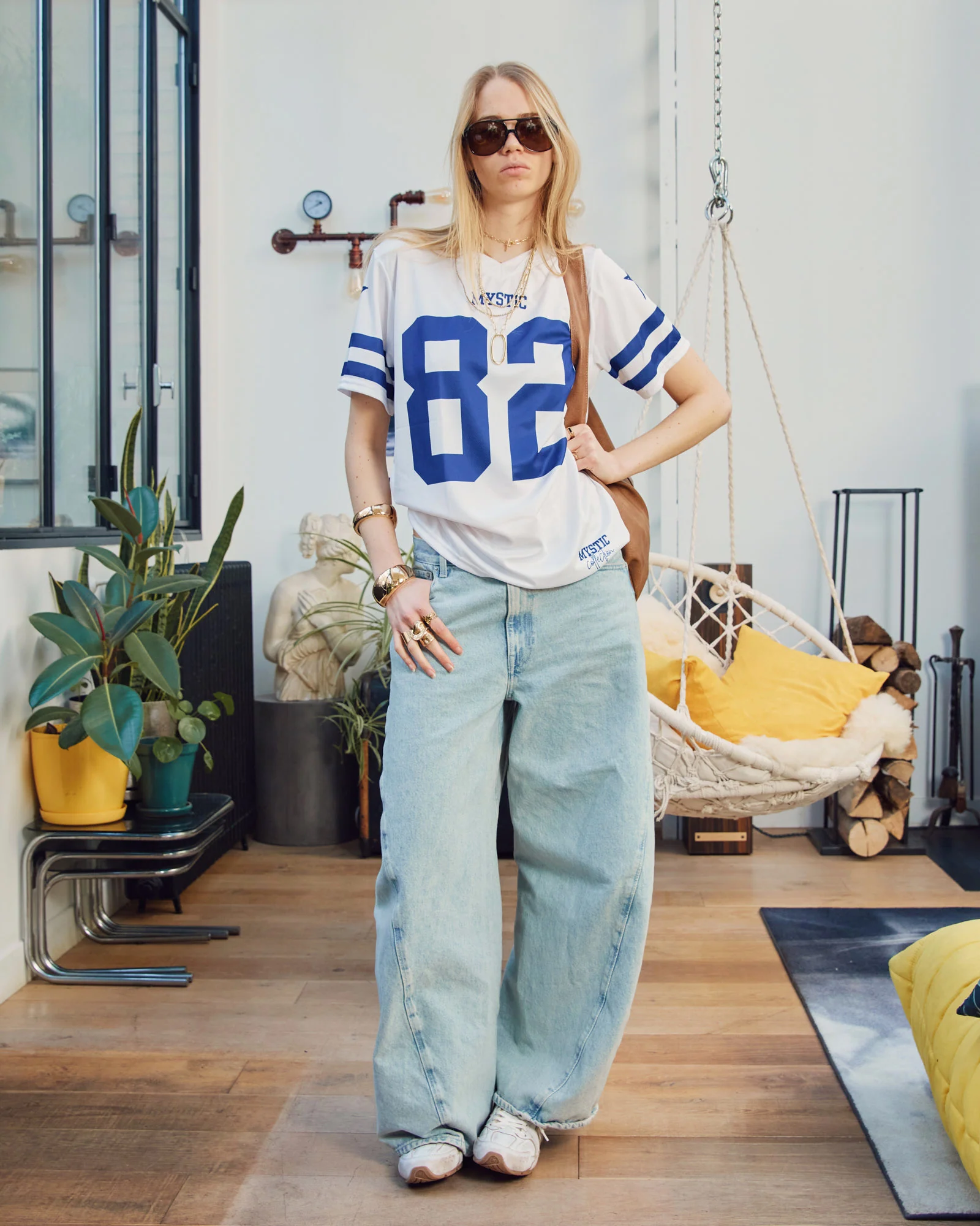 WHITE 82 - Image 4