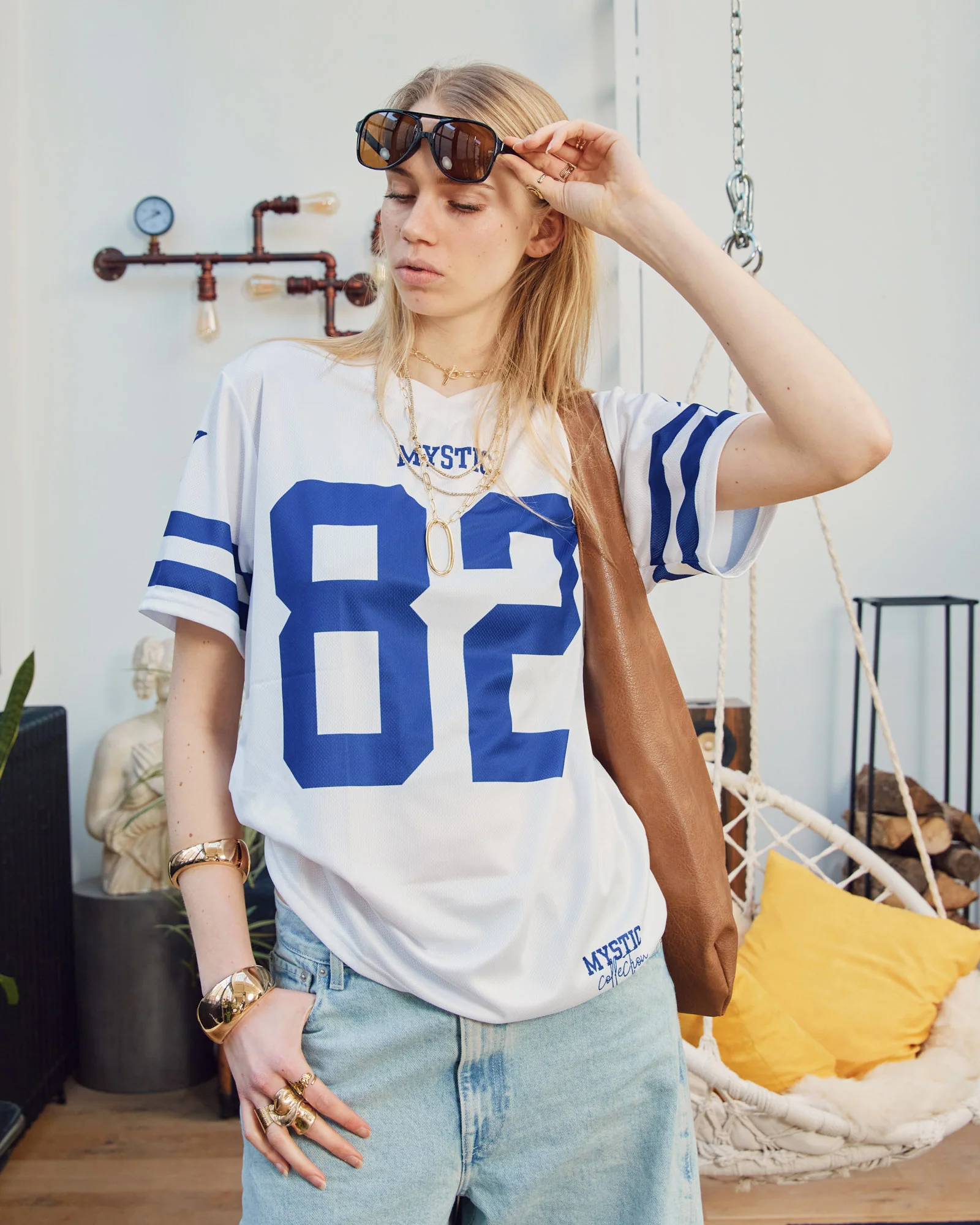 WHITE 82 - Image 5