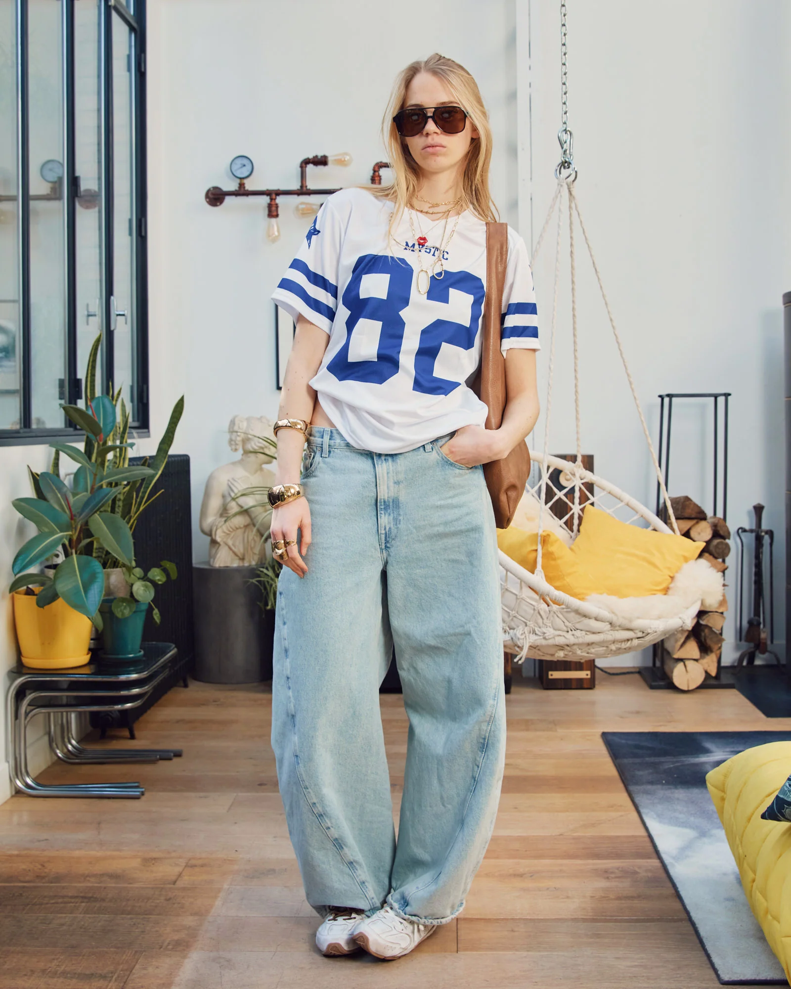 WHITE 82 - Image 6